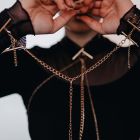 Браслети-наручники MAGNIFIQUE Bijoux Indiscrets, золотисті вид 9