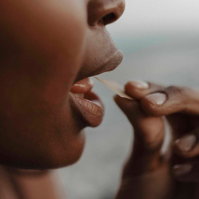 Мятные полоски для орального секса SLOW SEX Bijoux Indiscrets Oral sex strips (в упаковке 7 шт.) вид 4