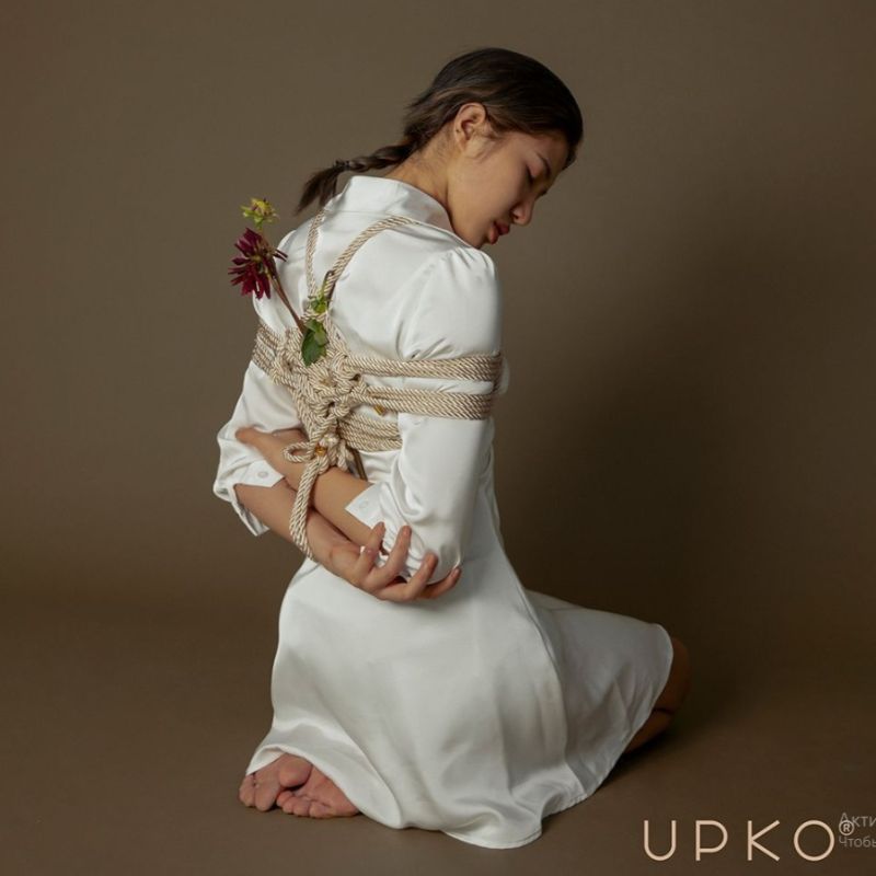 Веревка для бондажа премиальная UPKO Restraint Bondage Vope золотая, 10 м вид 2