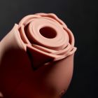 Вакуумний стимулятор клітора у вигляді троянди Sweet Em Velvet Lure, бежевий вид 6