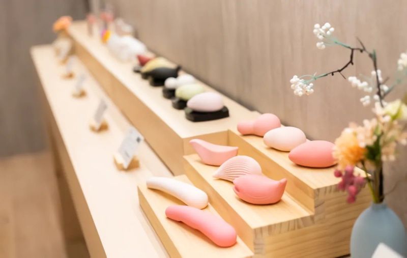 Вібратор для клітора у формі черепашки Iroha+ Kushi від Tenga, медичний силікон, бежевий вид 7