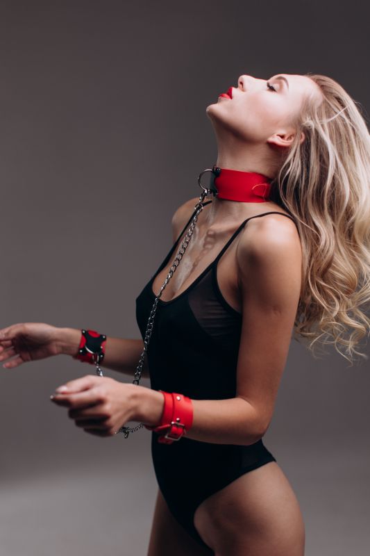 Нашийник з наручниками Candy Hero "Fet 23" (екошкіра) RED вид 3