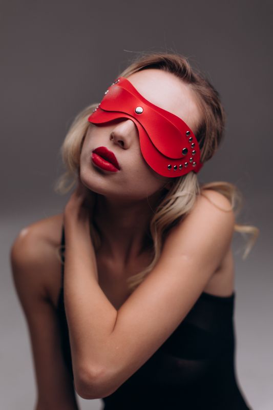 Маска Candy Hero МD2 красная экокожа вид 2