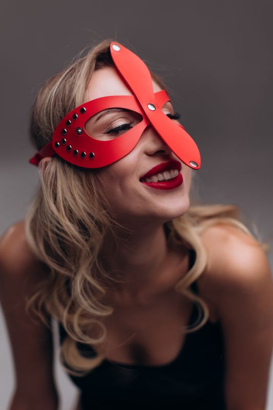 Маска Candy Hero МD2 красная экокожа вид 4