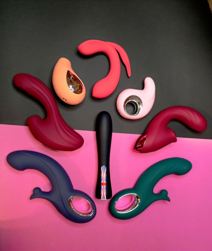 Вакуумный стимулятор для клитора с вибрацией Chisa Kissen Aria , силиконовый, бежевый вид 11