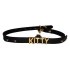 Чокер с надписью KITTY от UPKO из итальянской кожи, черный с золотой фурнитурой вид 2