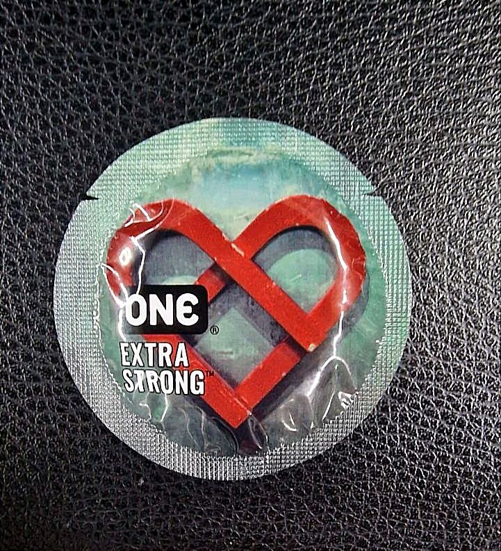 Набір презервативів One Extra Strong із потовщеними стінками (ціна за 5 шт.) вид 4