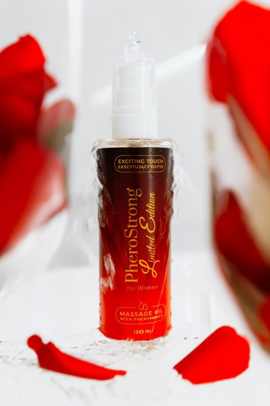Массажное масло с ароматом и феромонами для женщин PheroStrong 100 мл вид 3
