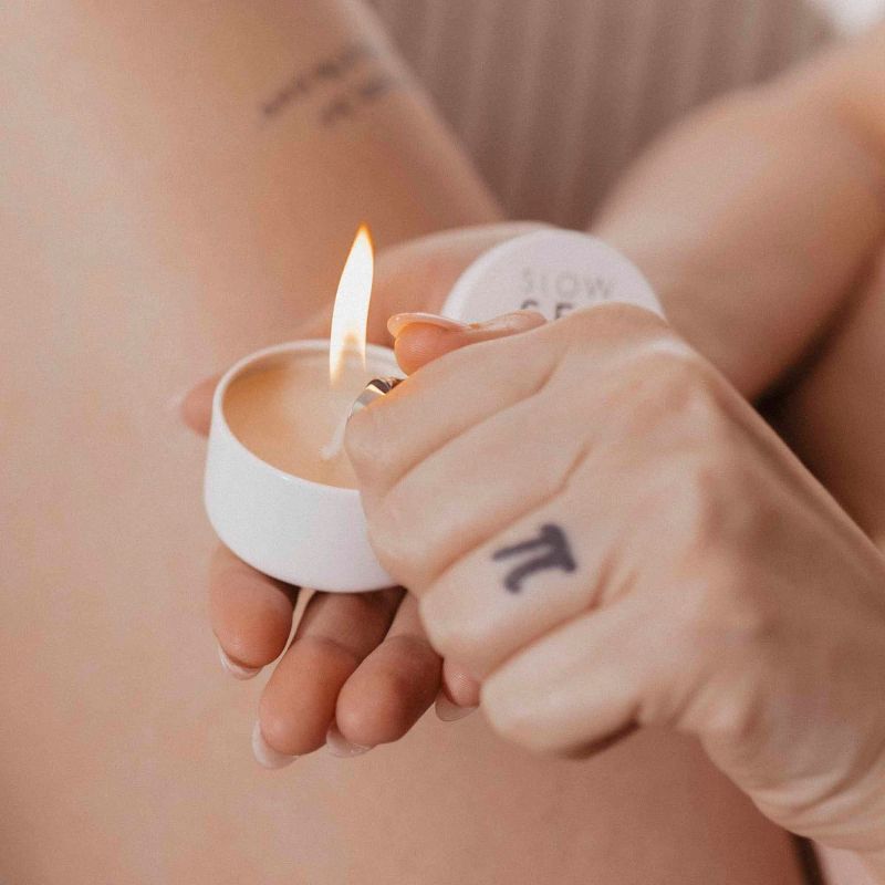 Массажная свеча с маслами, ароматная, Bijoux Indiscrets Massage Candle Slow Sex, 50 мл вид 3