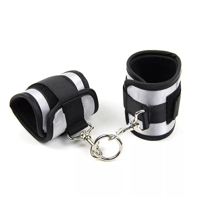 Набор БДСМ Roomfun Bedroom Restraint Kit фиксаторы, кнут, кляп, маска, черный-серый вид 5