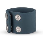 Эрекционное кольцо в форме ремешка Boners Ball Strap синее, L