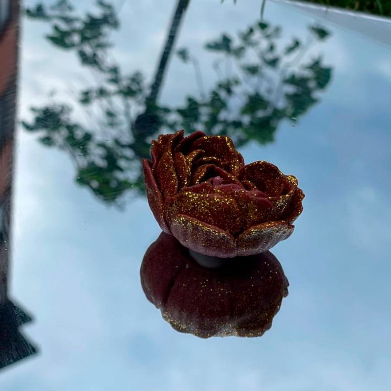 Свічка низькотемпературна у вигляді троянди з глітером GlowKink бордова, L вид 49