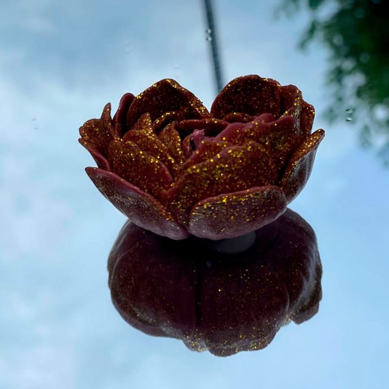 Свічка низькотемпературна у вигляді троянди з глітером GlowKink бордова, М вид 45