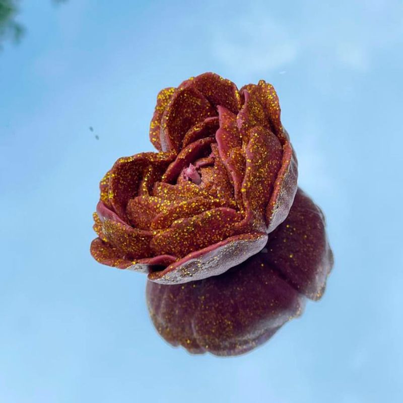 Свеча низкотемпературная в виде розы с глиттером GlowKink бордовая, М вид 48