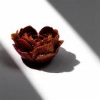 Свічка низькотемпературна у вигляді троянди з глітером GlowKink бордова, М вид 66