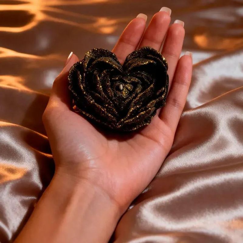 Свічка низькотемпературна у вигляді троянди з глітером GlowKink чорна, М вид 3