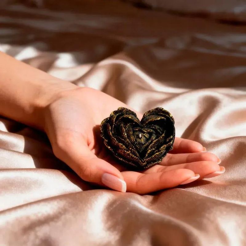 Свічка низькотемпературна у вигляді троянди з глітером GlowKink чорна, М вид 4