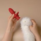 Анальная вибропробка с ротацией и пультом UPKO с белым натуральным лисьим хвостом, красная вид 6