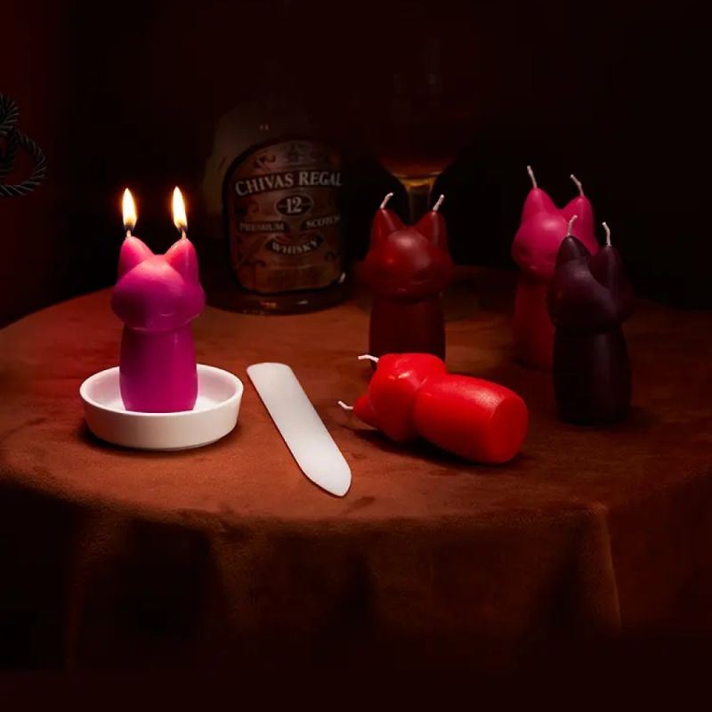 Свічка лисичка низькотемпературна Roomfun Barbie з ароматом ванілі та маракуї, фіолетово-малинова вид 6