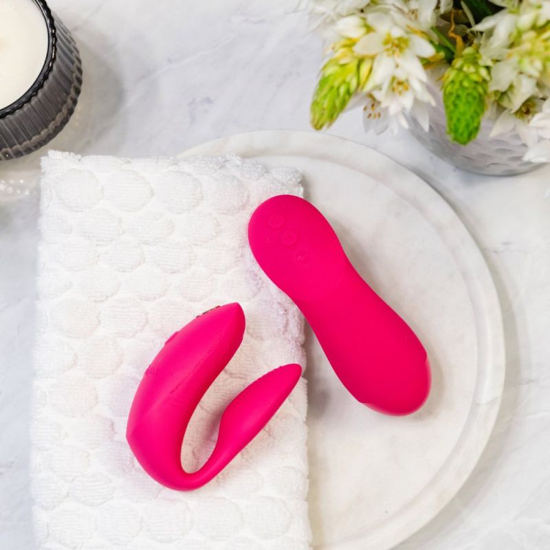 Вибратор для пар We-Vibe Chorus Pro Electric Pink с пультом и приложением, розовый вид 20