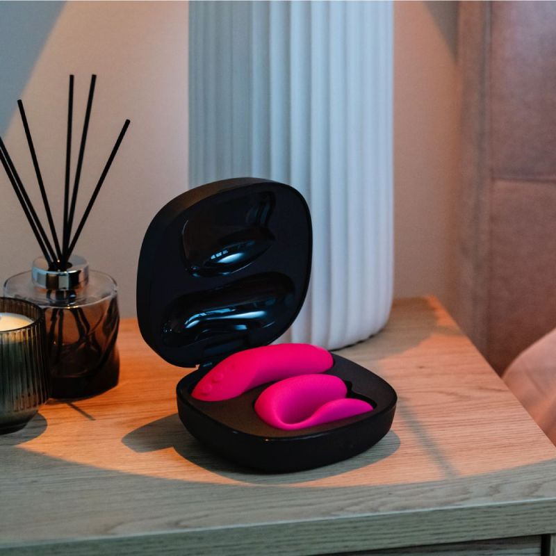 Вибратор для пар We-Vibe Chorus Pro Electric Pink с пультом и приложением, розовый вид 23