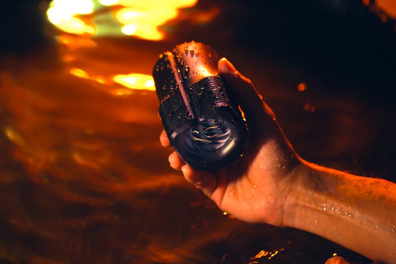 Вібруючий мастурбатор Arcwave Zing Black, відкритий, чорний вид 34