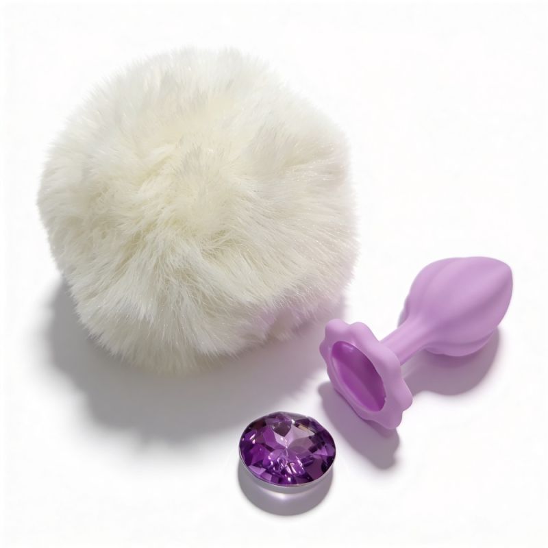 Анальная пробка рельефная ALUME, S, лиловая с белым пушком и сменным лиловым камнем, 7 х 2,8 см вид 5