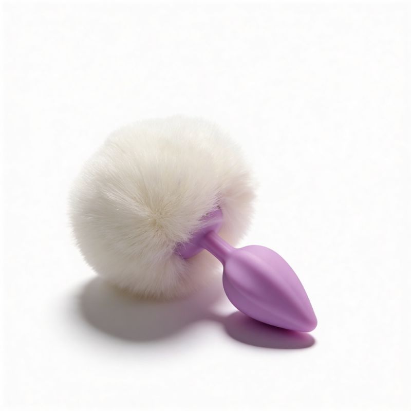 Анальная пробка рельефная ALUME, S, лиловая с белым пушком и сменным лиловым камнем, 7 х 2,8 см вид 6