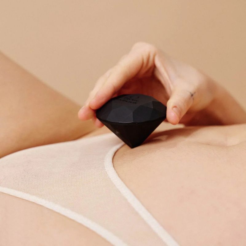 Вибратор для клитора Bijoux Indiscrets Diamond в форме алмаза, черный, 6.5 см вид 2