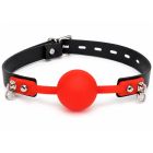 Кляп-шарик силиконовый DS Fetish красный на черном ремешке вид 2