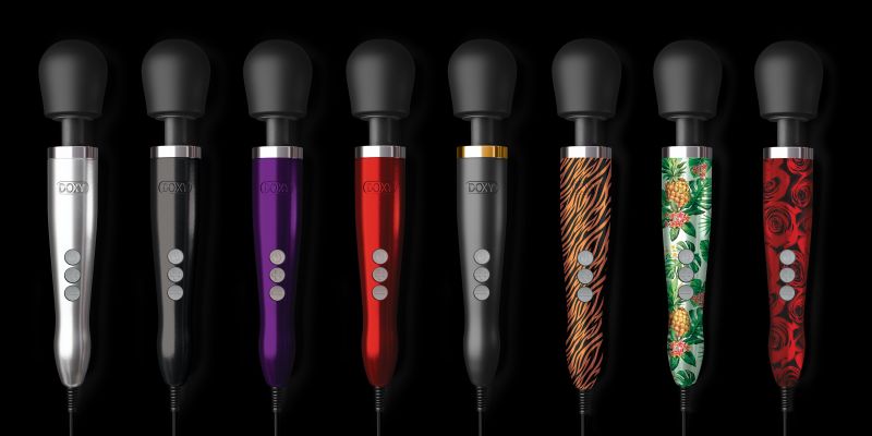 Массажер-микрофон Doxy Die Cast 3R Wand Vibrator Rose Pattern, красный, с розами вид 5