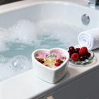 Массажная свеча с ароматом шампанского с клюквой Candy Cranberry Champagne в форме сердца, 70 мл вид 5