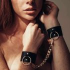 Наручники Bijoux Indiscrets MAZE - Wide Cuffs Black вид 2