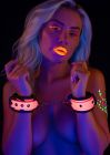 Наручники, светящиеся в темноте Taboom Glow In The Dark Wrist Cuffs, розовые вид 4