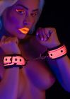 Наручники, светящиеся в темноте Taboom Glow In The Dark Wrist Cuffs, розовые вид 6