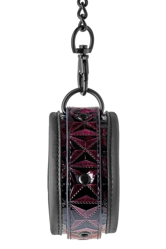 Поножи с фиолетовым тиснением Dream toys BLAZE Luxury Fetish на цепочке черного цвета вид 5