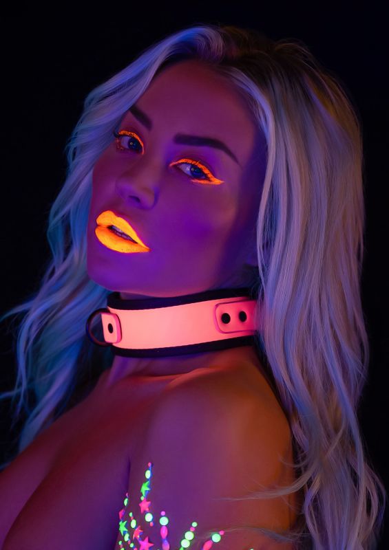 Ошейник с светящимся в темноте поводком Taboom Glow In the Dark Collar and Chain Leash, розовый вид 9