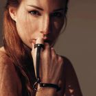 Пара браслетов на запястье и палец Bijoux Indiscrets MAZE Hand Bracelet Harness Brown, эко-кожа вид 11