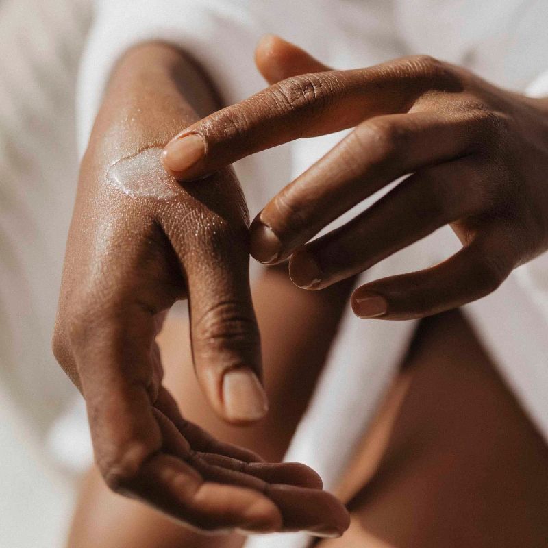 Сухое масло для тела и волос Slow Sex by Bijoux Indiscrets с мерцающими частицами вид 4