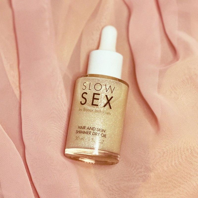 Сухое масло для тела и волос Slow Sex by Bijoux Indiscrets с мерцающими частицами вид 11