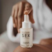 Сухое масло для тела и волос Slow Sex by Bijoux Indiscrets с мерцающими частицами