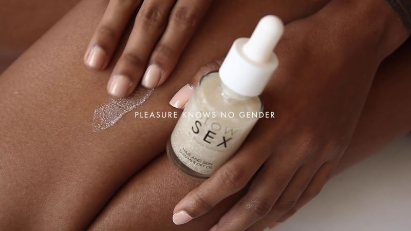 Сухое масло для тела и волос Slow Sex by Bijoux Indiscrets с мерцающими частицами вид 9