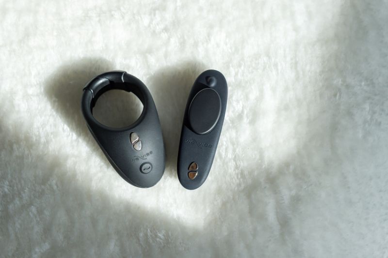 Набор вибратор в трусики и эрекционное кольцо от We-Vibe Tease Us Bond + Moxie вид 13