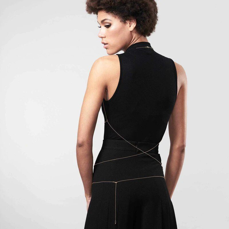 Ланцюжок портупея Bijoux Indiscrets Magnifique Bra Chain - Silver, прикраса на тіло вид 3