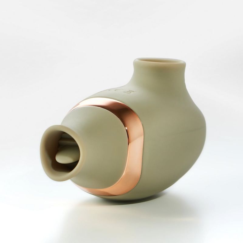 Вакуумный стимулятор клитора с функцией лизания (подвижный язычок) Sweet Em Velvet Lure, зеленый USB вид 6