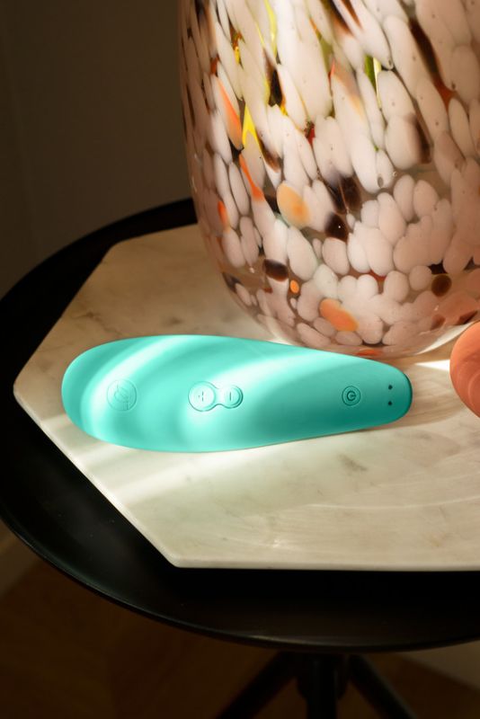 Вакуумний стимулятор клітора Womanizer Marilyn Monroe Mint вид 13