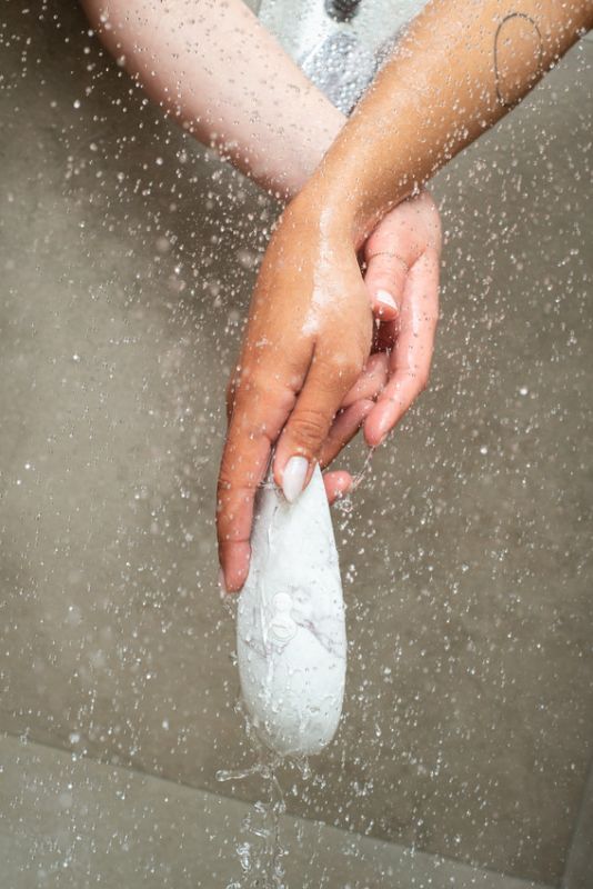 Вакуумний стимулятор клітора Womanizer Marilyn Monroe White Marble вид 16