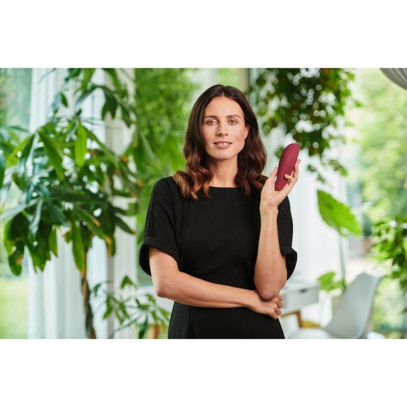 Вакуумный клиторальный стимулятор Womanizer Classic 2 Bordeaux вид 14