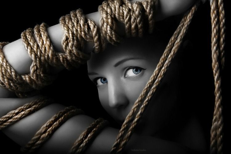 Верёвка для бондажа Chisa BEHAVE LUXURY FETISH из хлопка, черная вид 7