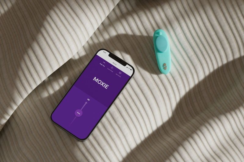 Вибратор Smart в трусики We-Vibe Moxie (бирюзовый) вид 9